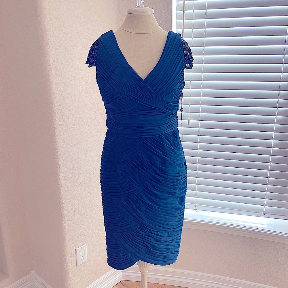 Adrianna Papell turquoise cocktail dress. Never work and tags still attached.